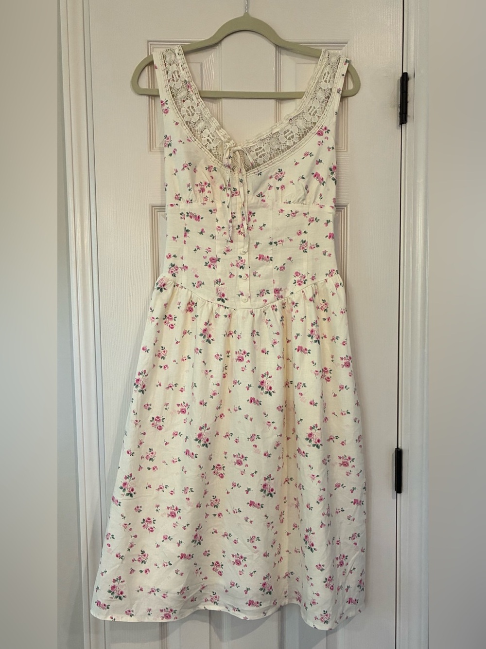 NWOT Women’s Wild fable Cream Dress with Pink Floral Print and Lace Trim Small